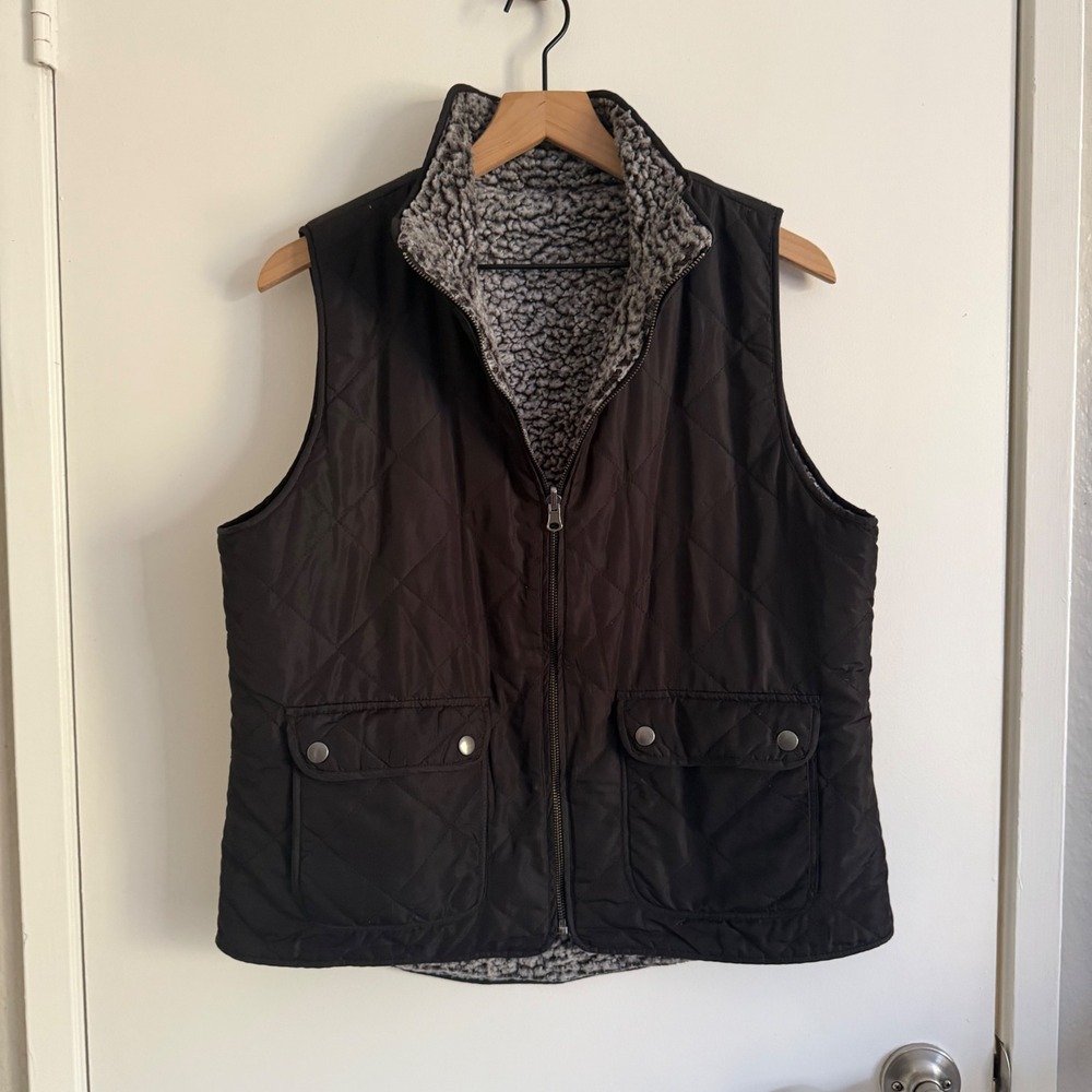 Womens Black Quilted Puffer Vest Sherpa Lined Full Zip Snap Pockets Outerwear